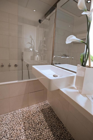 Imagen de la habitación del Hotel Beau Rivage, Niza. Foto 11