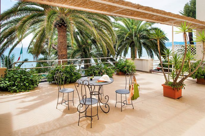 Imagen de los exteriores del Hotel Beau Sejour, Alassio. Foto 13
