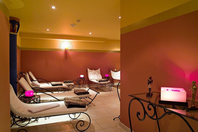 Imagen de la piscina del Hotel Beau Sejour, Cannes. Foto 6