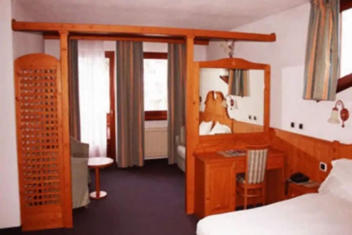 Imagen de la habitación del Hotel Beau Sejour, &Eacute;troubles. Foto 9