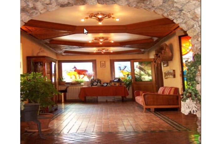 Imagen de los interiores del Hotel Beau Sejour, &Eacute;troubles. Foto 17