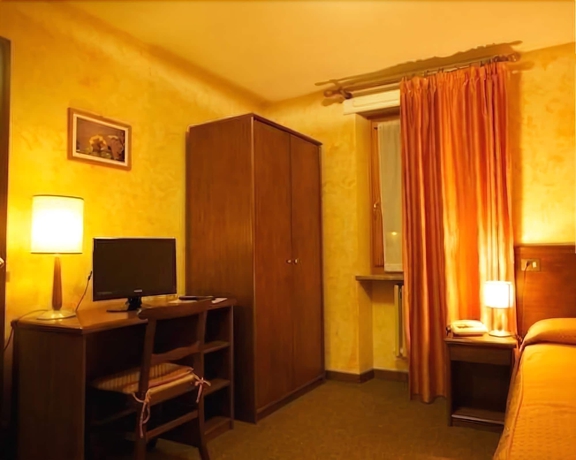 Imagen de la habitación del Hotel Beau Sejour. Foto 10