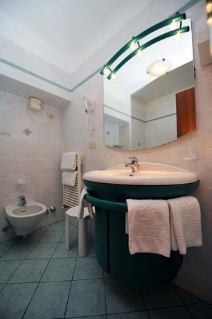 Imagen de la habitación del Hotel Beau Sejour. Foto 11