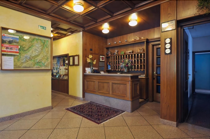 Imagen de los interiores del Hotel Beau Sejour. Foto 19