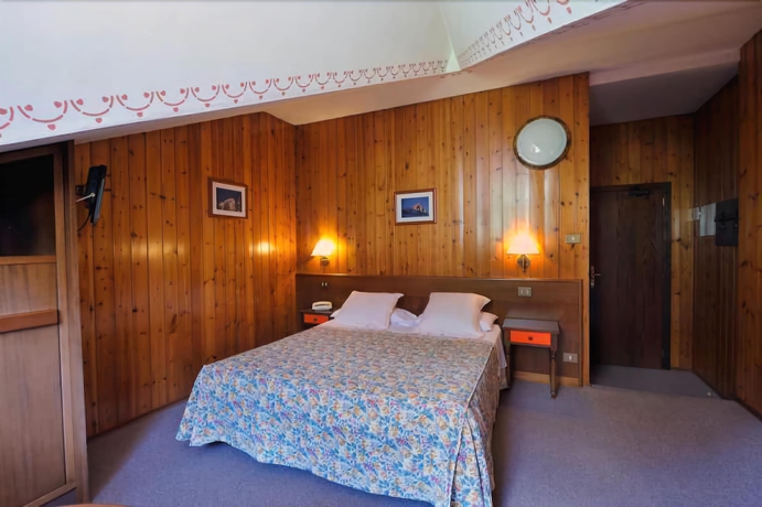 Imagen de la habitación del Hotel Beau Sejour. Foto 16