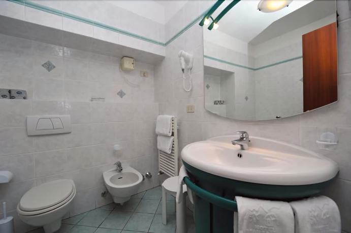 Imagen de la habitación del Hotel Beau Sejour. Foto 17