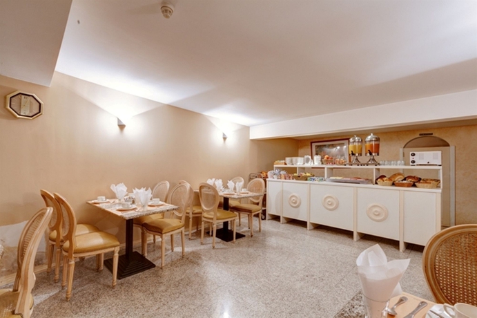 Imagen del bar/restaurante del Hotel Beau Site. Foto 2
