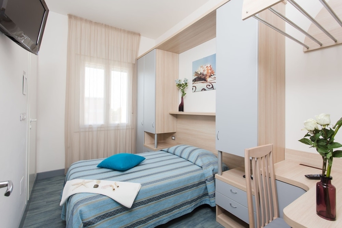 Imagen de la habitación del Hotel Beau Soleil. Foto 4