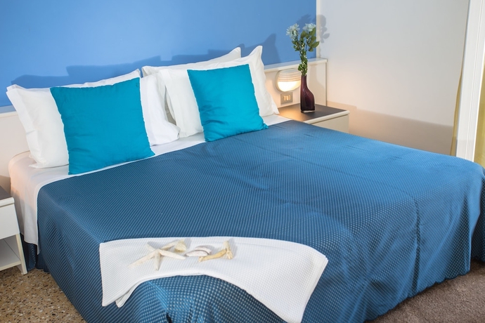 Imagen de la habitación del Hotel Beau Soleil. Foto 12