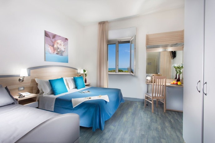 Imagen de la habitación del Hotel Beau Soleil. Foto 13