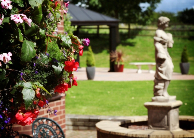 Imagen de los exteriores del Hotel Beaufort Park. Foto 10