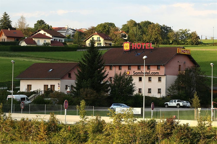 Imagen de los exteriores del Hotel Beaujour and Bonsoir Brasserie-hôtel. Foto 4