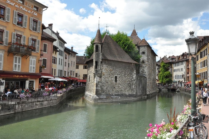 Imagen de los exteriores del Hotel Beaujour and Bonsoir Brasserie-hôtel. Foto 6