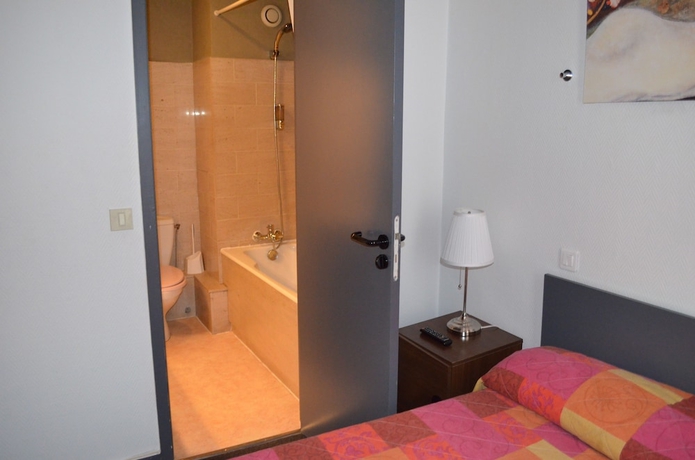 Imagen de la habitación del Hotel Beauquartier Montmartre. Foto 2