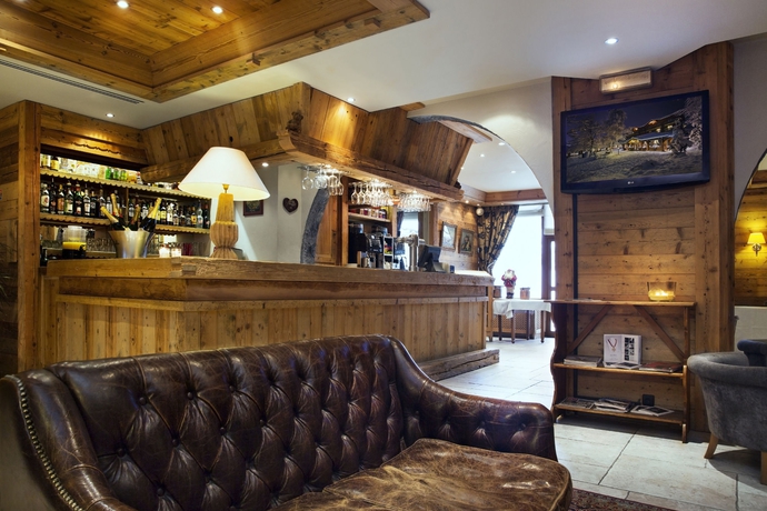 Imagen del bar/restaurante del Hotel Beauregard, Les Tollets. Foto 2