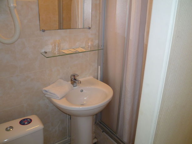 Imagen de la habitación del Hotel Beausejour, Nevers. Foto 8