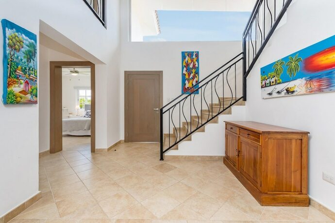 Imagen general del Hotel Beautiful 5-bdr 2 Levels Villa for Rent in Punta Cana - Golf Front With Pool Jacuzzi Maid. Foto 1