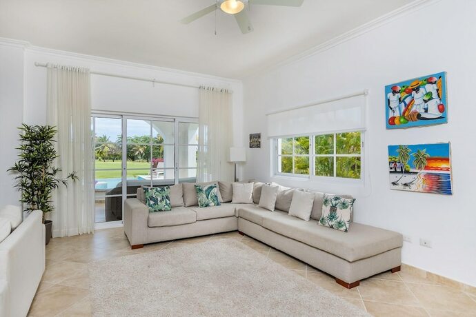Imagen general del Hotel Beautiful 5-bdr 2 Levels Villa for Rent in Punta Cana - Golf Front With Pool Jacuzzi Maid. Foto 2