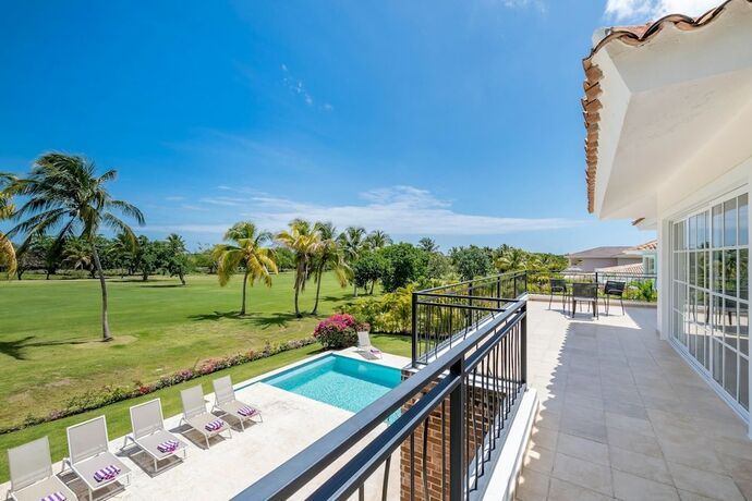 Imagen general del Hotel Beautiful 5-bdr 2 Levels Villa for Rent in Punta Cana - Golf Front With Pool Jacuzzi Maid. Foto 3