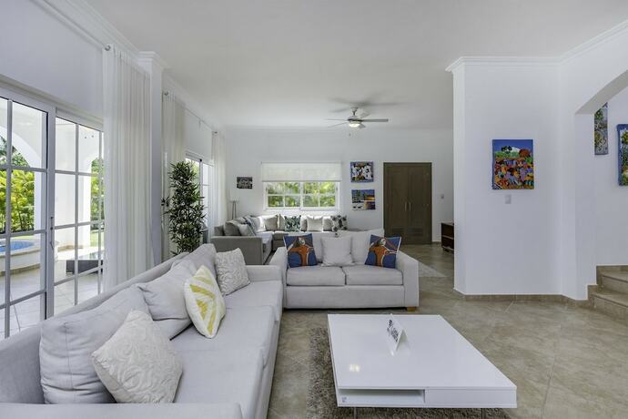 Imagen general del Hotel Beautiful 5-bdr 2 Levels Villa for Rent in Punta Cana - Golf Front With Pool Jacuzzi Maid. Foto 4