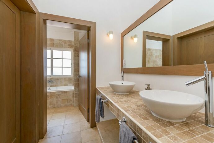 Imagen general del Hotel Beautiful 5-bdr 2 Levels Villa for Rent in Punta Cana - Golf Front With Pool Jacuzzi Maid. Foto 5