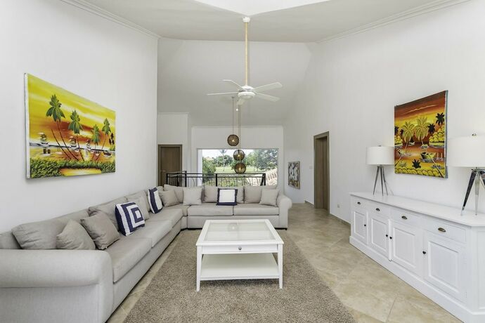 Imagen general del Hotel Beautiful 5-bdr 2 Levels Villa for Rent in Punta Cana - Golf Front With Pool Jacuzzi Maid. Foto 10