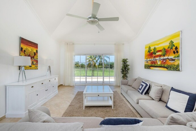 Imagen general del Hotel Beautiful 5-bdr 2 Levels Villa for Rent in Punta Cana - Golf Front With Pool Jacuzzi Maid. Foto 11