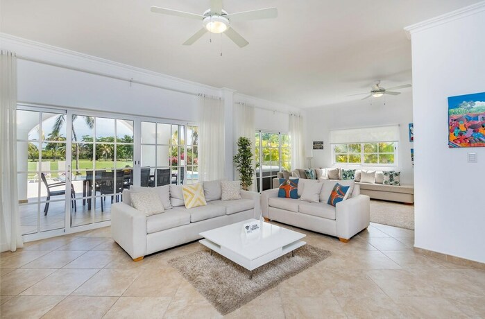 Imagen general del Hotel Beautiful 5-bdr 2 Levels Villa for Rent in Punta Cana - Golf Front With Pool Jacuzzi Maid. Foto 13