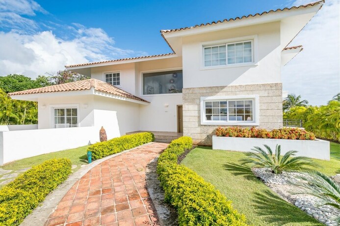 Imagen general del Hotel Beautiful 5-bdr 2 Levels Villa for Rent in Punta Cana - Golf Front With Pool Jacuzzi Maid. Foto 15