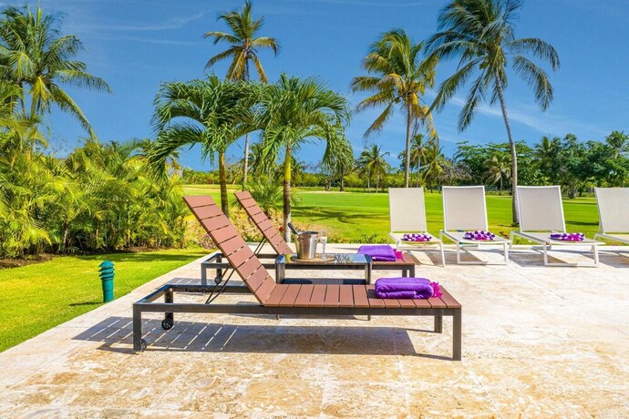 Imagen general del Hotel Beautiful 5-bdr 2 Levels Villa for Rent in Punta Cana - Golf Front With Pool Jacuzzi Maid. Foto 16