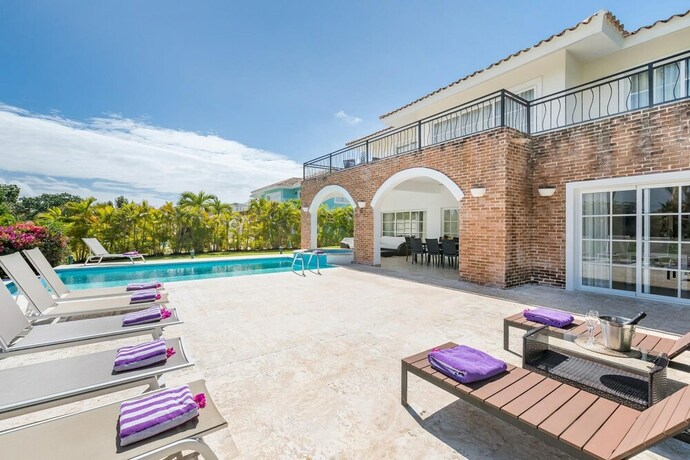 Imagen general del Hotel Beautiful 5-bdr 2 Levels Villa for Rent in Punta Cana - Golf Front With Pool Jacuzzi Maid. Foto 18
