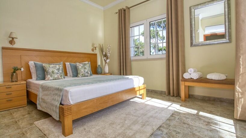 Imagen general del Hotel Beautiful 8-bed Golf Villa in Vilamoura, Algarve. Foto 14