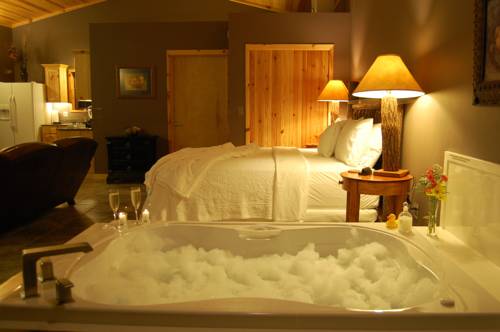 Imagen de la habitación del Hotel Beaver Lakefront Cabins - Couples Only Getaways. Foto 3