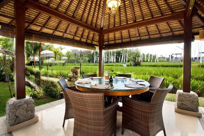 Imagen del bar/restaurante del Hotel Bebek Tepi Sawah Restaurant and Villas - Chse Certified. Foto 3