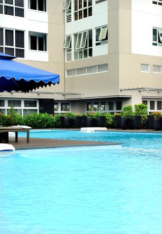 Imagen de la piscina del Hotel Becamex Thu Dau Mot. Foto 14