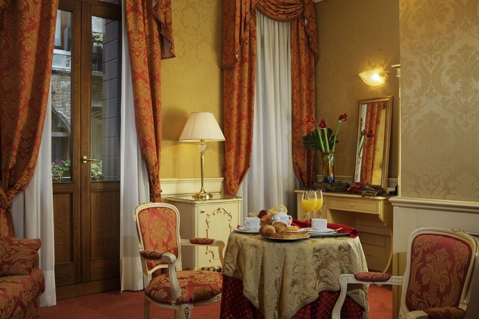 Imagen de los interiores del Hotel Becher. Foto 11