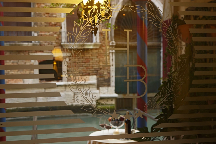 Imagen de los interiores del Hotel Becher. Foto 13