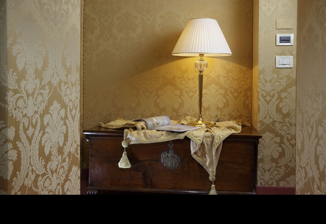 Imagen de los interiores del Hotel Becher. Foto 14