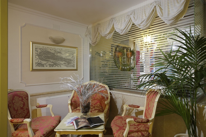 Imagen de los interiores del Hotel Becher. Foto 15