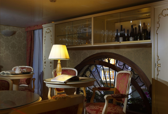 Imagen de los interiores del Hotel Becher. Foto 16