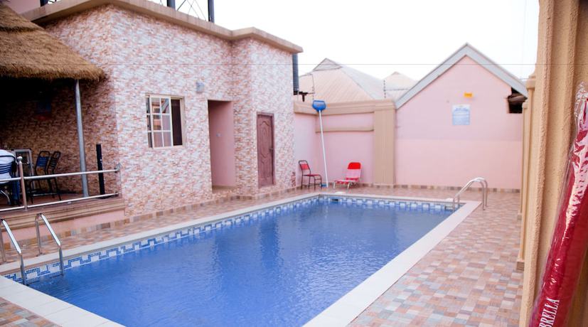 Imagen de la piscina del Hotel Beck Flo and Suites Ent. Foto 17