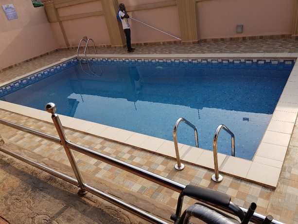 Imagen de la piscina del Hotel Beck Flo and Suites Ent. Foto 18