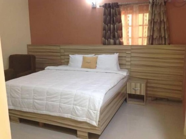 Imagen de la habitación del Hotel Beck Flo and Suites Ent. Foto 10