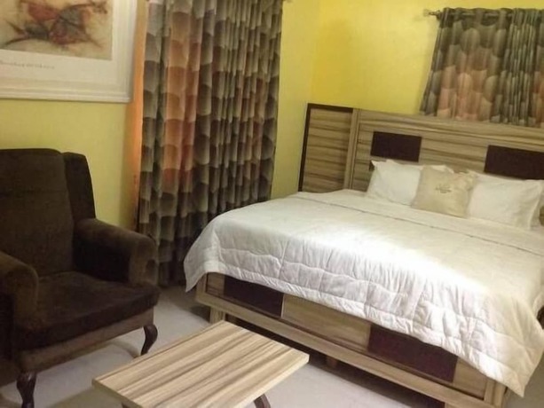 Imagen de la habitación del Hotel Beck Flo and Suites Ent. Foto 11