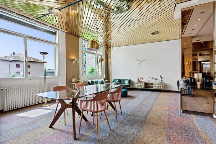 Imagen general del Hotel Becozy Au Parc Self Check-in Retro. Foto 6