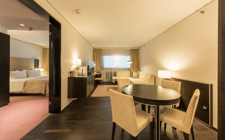 Imagen de los interiores del Hotel Becozy Zurich Sihlcity. Foto 15