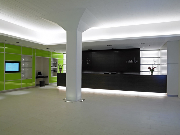 Imagen de los interiores del Hotel Becozy Zurich Sihlcity. Foto 16