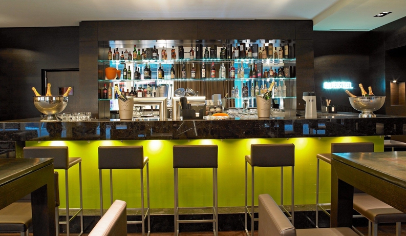 Imagen del bar/restaurante del Hotel Becozy Zurich Sihlcity. Foto 2