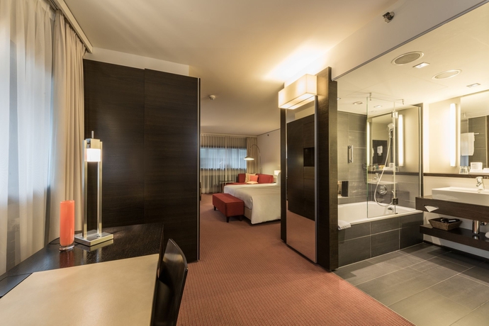 Imagen de la habitación del Hotel Becozy Zurich Sihlcity. Foto 13