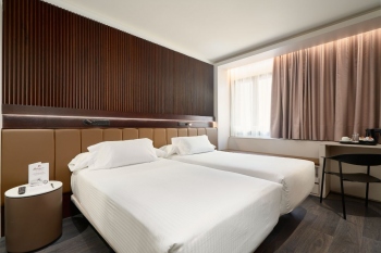 Imagen de la habitación del Hotel Becquer. Foto 7